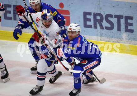 EBEL. Eishockey Bundesliga. EC VSV gegen EC Red Bull Salzburg. Blaine Down,   (VSV), Layne Viveiros (Salzburg). Villach, am 21.12.2018.
Foto: Kuess 


---
pressefotos, pressefotografie, kuess, qs, qspictures, sport, bild, bilder, bilddatenbank