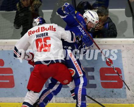 EBEL. Eishockey Bundesliga. EC VSV gegen EC Red Bull Salzburg. MacGregor Sharp,  (VSV),  Mario Huber  (Salzburg). Villach, am 21.12.2018.
Foto: Kuess 


---
pressefotos, pressefotografie, kuess, qs, qspictures, sport, bild, bilder, bilddatenbank