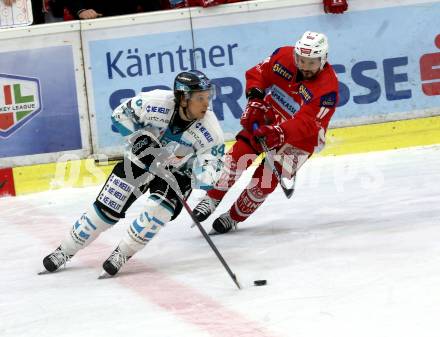 EBEL. Eishockey Bundesliga. KAC gegen	EHC Liwest Black Wings Linz. Thomas Koch,  (KAC), Corey Locke (Linz). Klagenfurt, am 21.12.2018.
Foto: Kuess

---
pressefotos, pressefotografie, kuess, qs, qspictures, sport, bild, bilder, bilddatenbank