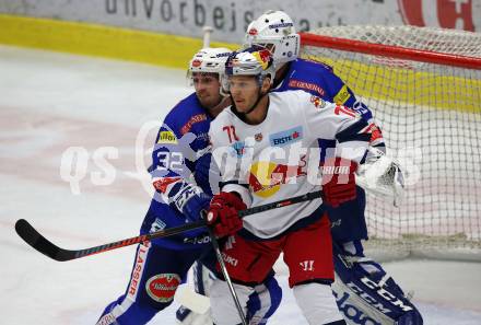 EBEL. Eishockey Bundesliga. EC VSV gegen EC Red Bull Salzburg. Bernd Wolf,   (VSV), John Hughes (Salzburg). Villach, am 21.12.2018.
Foto: Kuess 


---
pressefotos, pressefotografie, kuess, qs, qspictures, sport, bild, bilder, bilddatenbank