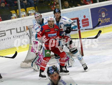 EBEL. Eishockey Bundesliga. KAC gegen	EHC Liwest Black Wings Linz. Marcel Witting,  (KAC), Mario Altmann, David Kickert (Linz). Klagenfurt, am 21.12.2018.
Foto: Kuess

---
pressefotos, pressefotografie, kuess, qs, qspictures, sport, bild, bilder, bilddatenbank