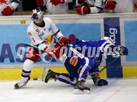 EBEL. Eishockey Bundesliga. EC VSV gegen EC Red Bull Salzburg. Felix Maxa,   (VSV), Dominique Heinrich (Salzburg). Villach, am 21.12.2018.
Foto: Kuess 


---
pressefotos, pressefotografie, kuess, qs, qspictures, sport, bild, bilder, bilddatenbank