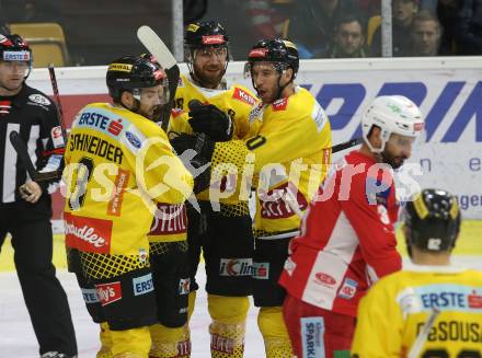 EBEL. Eishockey Bundesliga. KAC gegen	spusu Vienna Capitals. Torjubel Noedl Andreas, Schneider Peter, Tessier Kelsey, Dorion Marc-Andre (Vienna Capitals). Klagenfurt, am 23.12.2018.
Foto: Kuess

---
pressefotos, pressefotografie, kuess, qs, qspictures, sport, bild, bilder, bilddatenbank