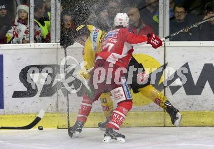 EBEL. Eishockey Bundesliga. KAC gegen	spusu Vienna Capitals. Thomas Hundertpfund, (KAC), Fischer Mario (Vienna Capitals). Klagenfurt, am 23.12.2018.
Foto: Kuess

---
pressefotos, pressefotografie, kuess, qs, qspictures, sport, bild, bilder, bilddatenbank