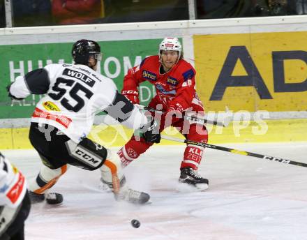 EBEL. Eishockey Bundesliga. KAC gegen	Dornbirn Bulldogs. Johannes Bischofberger, (KAC), Raphael Wolf  (Dornbirn). Klagenfurt, am 13.1.2019.
Foto: Kuess

---
pressefotos, pressefotografie, kuess, qs, qspictures, sport, bild, bilder, bilddatenbank