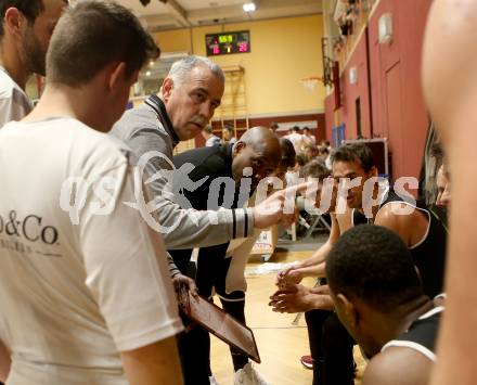 Basketball 2. Bundesliga. Grunddurchgang 15. Runde. Woerthersee Piraten gegen Basket Flames. Trainer Franz Zderadicka, Co-Trainer Renaldo O Neal (Basket Flames). Klagenfurt, am 5.1.2019.
Foto: Kuess
---
pressefotos, pressefotografie, kuess, qs, qspictures, sport, bild, bilder, bilddatenbank