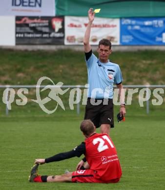 Fussball 1. KLasse B. Admira Villach gegen Rothenthurn. Mario Egger (Admira Villach),  Schiedsrichter Manfred Krassnitzer. Villach, am 13.4.2019.
Foto: Kuess
---
pressefotos, pressefotografie, kuess, qs, qspictures, sport, bild, bilder, bilddatenbank