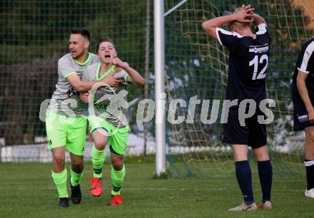 Fussball 2. Klasse C. Himmelberg gegen Gurk. Torjubel Dejan Tejic, Oliver Liebetegger (Gurk). Himmelberg, am 27.4.2019.
Foto: Kuess
---
pressefotos, pressefotografie, kuess, qs, qspictures, sport, bild, bilder, bilddatenbank