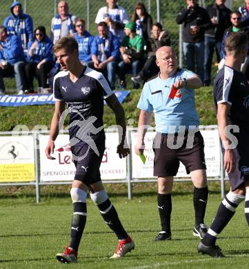 Fussball 2. Klasse C. Himmelberg gegen Gurk. Philipp Georg Fischer,  (Himmelberg), Schiedsrichter Roland Berchtold. Himmelberg, am 27.4.2019.
Foto: Kuess
---
pressefotos, pressefotografie, kuess, qs, qspictures, sport, bild, bilder, bilddatenbank