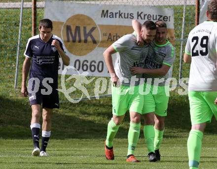 Fussball 2. Klasse C. Himmelberg gegen Gurk. Torjubel Maximilian Lattacher, Dejan Tejic (Gurk). Himmelberg, am 27.4.2019.
Foto: Kuess
---
pressefotos, pressefotografie, kuess, qs, qspictures, sport, bild, bilder, bilddatenbank