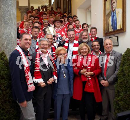 EBEL. Eishockey Bundesliga. Meisterfeier KAC.   Christian Scheider, Landeshauptmann Peter Kaiser, Juergen Pfeiler, Heidi Goess-Horten, Wolfgang Germ, Buergermeisterin Maria Luise Mathiaschitz, Frank Frey, Arno Arthofer, Buergermeister Ingo Appe. Klagenfurt, am 29.4.2019.
Foto: Kuess
---
pressefotos, pressefotografie, kuess, qs, qspictures, sport, bild, bilder, bilddatenbank