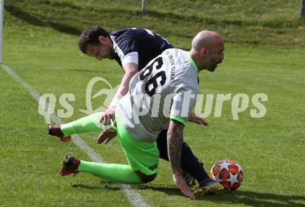 Fussball 2. Klasse C. Himmelberg gegen Gurk. Bernhard Peter Wastl,  (Himmelberg), Dragan Sprecakovic (Gurk). Himmelberg, am 27.4.2019.
Foto: Kuess
---
pressefotos, pressefotografie, kuess, qs, qspictures, sport, bild, bilder, bilddatenbank