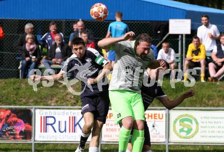 Fussball 2. Klasse C. Himmelberg gegen Gurk. Christopher Stocklauser,  (Himmelberg), Michael Felsberger (Gurk). Himmelberg, am 27.4.2019.
Foto: Kuess
---
pressefotos, pressefotografie, kuess, qs, qspictures, sport, bild, bilder, bilddatenbank