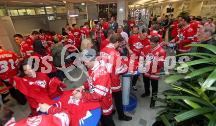 EBEL. Eishockey Bundesliga. Meisterfeier KAC.   Autogrammstunde Kaerntner Sparkasse. Klagenfurt, am 29.4.2019.
Foto: Kuess
---
pressefotos, pressefotografie, kuess, qs, qspictures, sport, bild, bilder, bilddatenbank