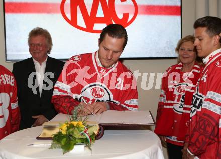 EBEL. Eishockey Bundesliga. Meisterfeier KAC.   Manuel Geier. Klagenfurt, am 29.4.2019.
Foto: Kuess
---
pressefotos, pressefotografie, kuess, qs, qspictures, sport, bild, bilder, bilddatenbank