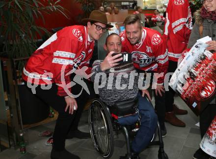 EBEL. Eishockey Bundesliga. Meisterfeier KAC.  Adam Comrie, Lars Haugen . Klagenfurt, am 29.4.2019.
Foto: Kuess
---
pressefotos, pressefotografie, kuess, qs, qspictures, sport, bild, bilder, bilddatenbank