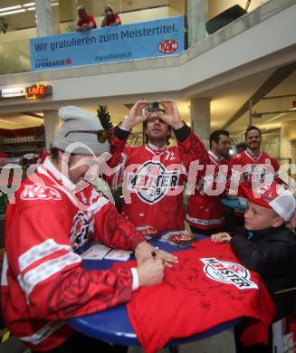 EBEL. Eishockey Bundesliga. Meisterfeier KAC.   Marcel Witting, Siim Liivik. Klagenfurt, am 29.4.2019.
Foto: Kuess
---
pressefotos, pressefotografie, kuess, qs, qspictures, sport, bild, bilder, bilddatenbank