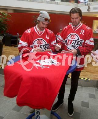 EBEL. Eishockey Bundesliga. Meisterfeier KAC.   Marcel Witting, Siim Liivik. Klagenfurt, am 29.4.2019.
Foto: Kuess
---
pressefotos, pressefotografie, kuess, qs, qspictures, sport, bild, bilder, bilddatenbank