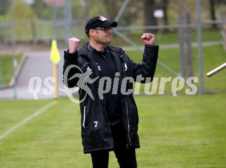 Fussball. 2. Klasse B. Bad Kleinkirchheim gegen Treffen. Jubel Trainer Bernhard Payer(Kleinkirchheim). Kleinkirchheim, 11.5.2019.
Foto: Kuess
---
pressefotos, pressefotografie, kuess, qs, qspictures, sport, bild, bilder, bilddatenbank