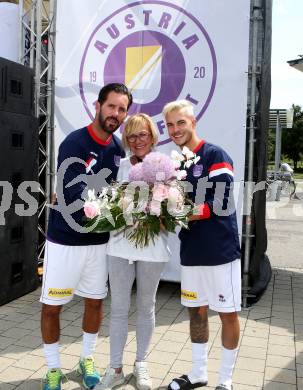 Fussball 2. Liga. Eroeffnungsfeier SK Austria Klagenfurt.   Sandro Zakany, Johanna Kogler, Daniel Steinwender. Klagenfurt, am 13.7.2019.
Foto: Kuess
---
pressefotos, pressefotografie, kuess, qs, qspictures, sport, bild, bilder, bilddatenbank