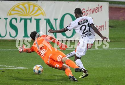 Fussball tipico Bundesliga. RZ Pellets WAC gegen Cashpoint SCR Altach.  Anderson Niangbo, (WAC), Martin Kobras  (Altach). Wolfsberg, am 24.8.2019.
Foto: Kuess
www.qspictures.net

---
pressefotos, pressefotografie, kuess, qs, qspictures, sport, bild, bilder, bilddatenbank