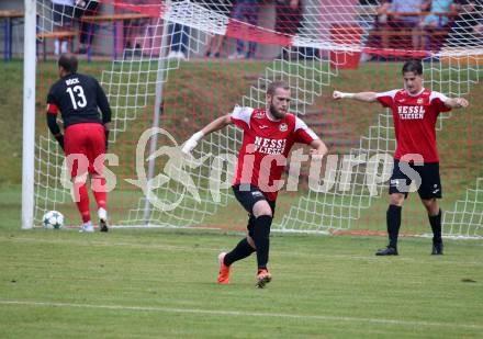 Fussball. Kaerntner Liga. Ferlach Atus gegen Spittal/Drau.  Torjubel Daniel Urbas,  Michael Oberwinkler  (Spittal). Ferlach, 24.8.2019.
Foto: Kuess
www.qspictures.net
---
pressefotos, pressefotografie, kuess, qs, qspictures, sport, bild, bilder, bilddatenbank