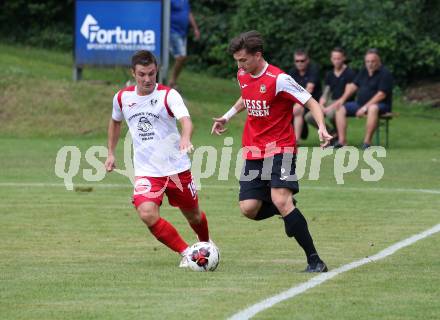 Fussball. Kaerntner Liga. Ferlach Atus gegen Spittal/Drau. Hannes Esterle (Ferlach), Michael Oberwinkler  (Spittal). Ferlach, 24.8.2019.
Foto: Kuess
www.qspictures.net
---
pressefotos, pressefotografie, kuess, qs, qspictures, sport, bild, bilder, bilddatenbank