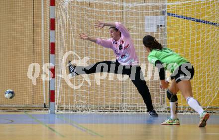 Handball Frauen Bundesliga. SC Kelag Ferlach/Feldkirchen gegen UHC Muellner Bau Stockerau. Iris Magdalena Lindenthal-Fasser, (Ferlach/Feldkirchen),  Dominika Kadajova  (Stockerau). Ferlach, am 14.9.2019.
Foto: Kuess
www.qspictures.net
---
pressefotos, pressefotografie, kuess, qs, qspictures, sport, bild, bilder, bilddatenbank