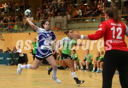 Handball Frauen Bundesliga. SC Kelag Ferlach/Feldkirchen gegen UHC Muellner Bau Stockerau. Lisa Marie Ogris,  (Ferlach/Feldkirchen), Isabel Bernhard (Stockerau). Ferlach, am 14.9.2019.
Foto: Kuess
www.qspictures.net
---
pressefotos, pressefotografie, kuess, qs, qspictures, sport, bild, bilder, bilddatenbank