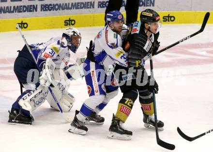 EBEL. Eishockey Bundesliga. EC VSV gegen spusu Vienna Capitals.  Brandon Maxwell, Bernd Wolf,  (VSV), Kyle Baun (Vienna Capitals). Villach, am 20.9.2019.
Foto: Kuess
www.qspictures.net
---
pressefotos, pressefotografie, kuess, qs, qspictures, sport, bild, bilder, bilddatenbank