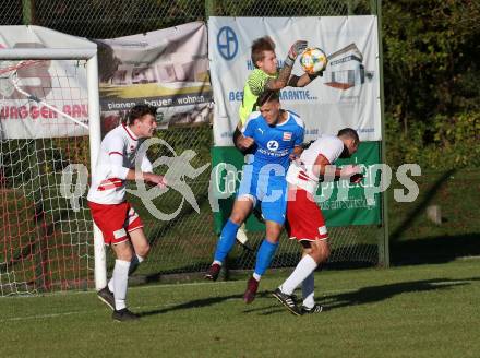 Fussball. 2. Klasse D. St. Paul gegen Maria Rojach. Dominik Messner, Robert Franz Kienzl, Philipp Unterluggauer (St. Paul), Tevz Nabernik (Maria Rojach). St. Paul, am 12.10.2019.
Foto: Kuess
www.qspictures.net

---
pressefotos, pressefotografie, kuess, qs, qspictures, sport, bild, bilder, bilddatenbank