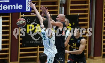 Basketball Zweite Liga 2019/2020. Grunddurchgang 9. Runde. KOS Celovec gegen  Guessing/Jennersdorf Blackbirds 	.  Riad Dzigal,  (KOS Celovec),  Marko Moric (Blackbirds). Klagenfurt, am 9.11.2019.
Foto: Kuess
www.qspictures.net

---
pressefotos, pressefotografie, kuess, qs, qspictures, sport, bild, bilder, bilddatenbank