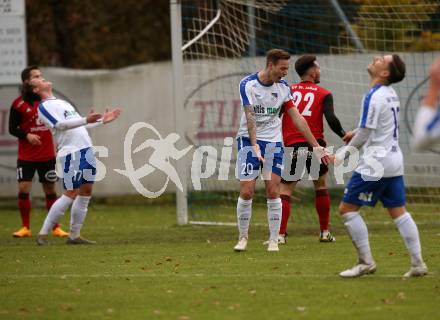 Fussball Kaerntner Liga. Treibach gegen St. Jakob/Ros. .  Kevin Vaschauner (Treibach),  Wolfgang Michael Sereinig (St. Jakob). Treibach, am 9.11.2019.
Foto: Kuess
www.qspictures.net
---
pressefotos, pressefotografie, kuess, qs, qspictures, sport, bild, bilder, bilddatenbank