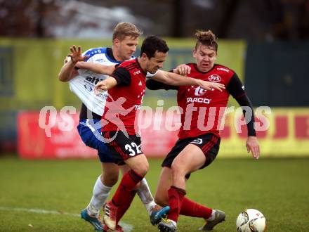 Fussball Kaerntner Liga. Treibach gegen St. Jakob/Ros. .  Jonas Warmuth (Treibach),  Marco Koller, Florian Schaller (St. Jakob). Treibach, am 9.11.2019.
Foto: Kuess
www.qspictures.net
---
pressefotos, pressefotografie, kuess, qs, qspictures, sport, bild, bilder, bilddatenbank