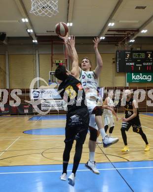 Basketball Zweite Liga 2019/2020. Grunddurchgang 9. Runde. KOS Celovec gegen  Guessing/Jennersdorf Blackbirds 	.  Lovro Fizuleto, (KOS Celovec),  Bernhard Koch  (Blackbirds). Klagenfurt, am 9.11.2019.
Foto: Kuess
www.qspictures.net

---
pressefotos, pressefotografie, kuess, qs, qspictures, sport, bild, bilder, bilddatenbank