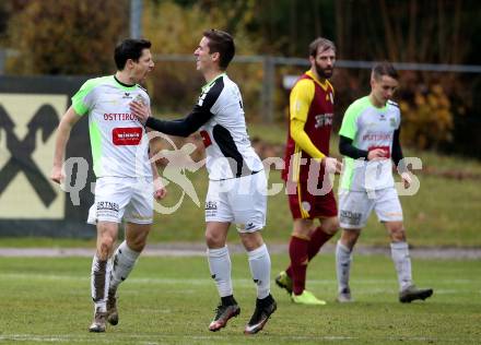 Fussball Unterliga West. Radenthein gegen Lienz.  Torjubel Christopher Korber, Antonel Cabraja  (Lienz). Radenthein, am 2.11.2019.
Foto: Kuess
www.qspictures.net

---
pressefotos, pressefotografie, kuess, qs, qspictures, sport, bild, bilder, bilddatenbank