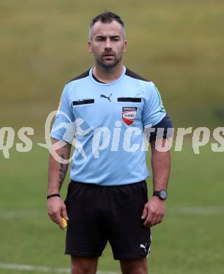 Fussball Unterliga West. Radenthein gegen Lienz.  Schiedsrichter Jasmin Mahmutovic. Radenthein, am 2.11.2019.
Foto: Kuess
www.qspictures.net

---
pressefotos, pressefotografie, kuess, qs, qspictures, sport, bild, bilder, bilddatenbank