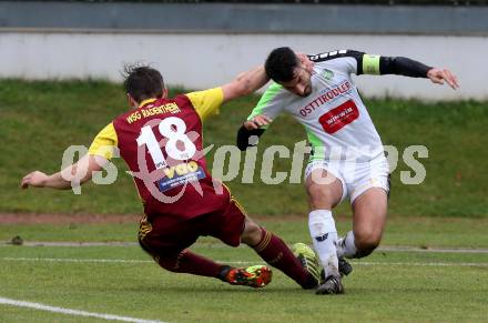 Fussball Unterliga West. Radenthein gegen Lienz.  Simon Peter Suprun,  (Radenthein), Patrick Eder  (Lienz). Radenthein, am 2.11.2019.
Foto: Kuess
www.qspictures.net

---
pressefotos, pressefotografie, kuess, qs, qspictures, sport, bild, bilder, bilddatenbank