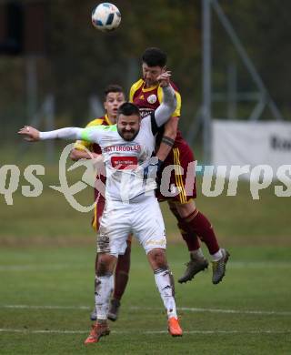 Fussball Unterliga West. Radenthein gegen Lienz.  Admir Dzombic,  (Radenthein),  Sven Lovric (Lienz). Radenthein, am 2.11.2019.
Foto: Kuess
www.qspictures.net

---
pressefotos, pressefotografie, kuess, qs, qspictures, sport, bild, bilder, bilddatenbank