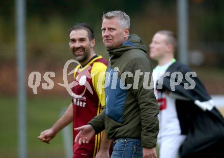 Fussball Unterliga West. Radenthein gegen Lienz.  Mario Steiner, Trainer Bernhard Rekelj (Radenthein). Radenthein, am 2.11.2019.
Foto: Kuess
www.qspictures.net

---
pressefotos, pressefotografie, kuess, qs, qspictures, sport, bild, bilder, bilddatenbank