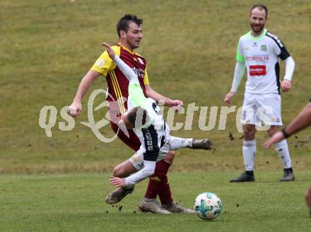 Fussball Unterliga West. Radenthein gegen Lienz.  Andreas Orter, (Radenthein),  Dominic Josef Girstmair  (Lienz). Radenthein, am 2.11.2019.
Foto: Kuess
www.qspictures.net

---
pressefotos, pressefotografie, kuess, qs, qspictures, sport, bild, bilder, bilddatenbank