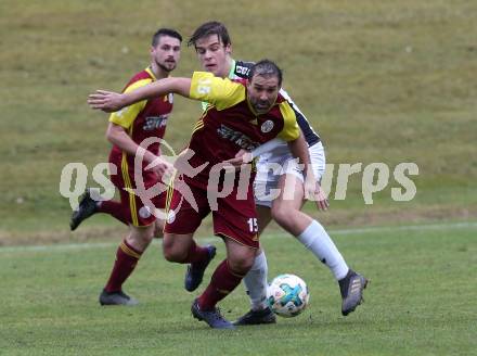 Fussball Unterliga West. Radenthein gegen Lienz.  Mario Steiner,  (Radenthein),  Benjamin Cosic (Lienz). Radenthein, am 2.11.2019.
Foto: Kuess
www.qspictures.net

---
pressefotos, pressefotografie, kuess, qs, qspictures, sport, bild, bilder, bilddatenbank