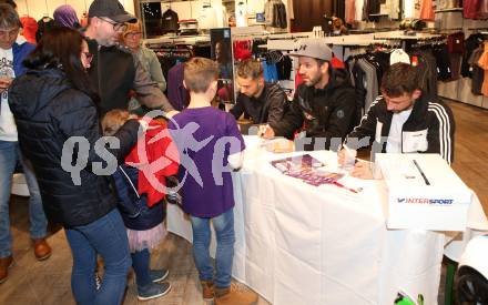 Fussball 2. Liga. Autogrammstunde SK Austria Klagenfurt. Okan Aydin, Sandro Zakany, Philipp Huetter. Intersport Klagenfurt, am 15.11.2019.
Foto: Kuess
---
pressefotos, pressefotografie, kuess, qs, qspictures, sport, bild, bilder, bilddatenbank