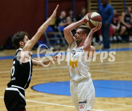 Basketball Zweite Liga 2019/2020. Grunddurchgang 11. Runde. Woerthersee Piraten gegen Mattersburg Rocks. Ziga Erculj (Piraten), Jan Nicoli (Mattersburg). Klagenfurt, am 23.11.2019.
Foto: Kuess
www.qspictures.net

---
pressefotos, pressefotografie, kuess, qs, qspictures, sport, bild, bilder, bilddatenbank