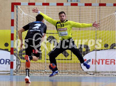 HLA. Handball Bundesliga. SC Kelag Ferlach gegen Sparkasse Schwaz Handball Tirol. Florian Striessnig (Ferlach),  Alexander Wanitschek (Schwaz). Ferlach, am 23.11.2019.
Foto: Kuess
www.qspictures.net

---
pressefotos, pressefotografie, kuess, qs, qspictures, sport, bild, bilder, bilddatenbank