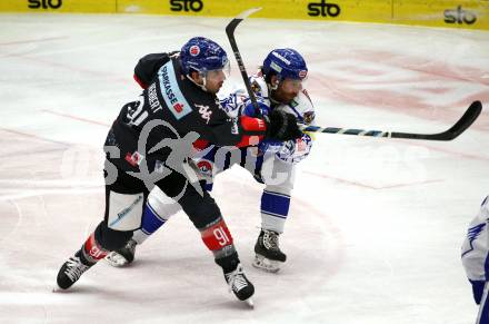 EBEL. Eishockey Bundesliga. EC VSV gegen HC TWK Innsbruck.  Martin Ulmer,  (VSV), Caleb Herbert (Innsbruck). Villach, am 3.12.2019.
Foto: Kuess
www.qspictures.net
---
pressefotos, pressefotografie, kuess, qs, qspictures, sport, bild, bilder, bilddatenbank