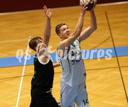 Basketball Zweite Liga 2019/2020. Grunddurchgang 13. Runde. KOS Celovec gegen  Deutsch Wagram Alligators. Lovro Fizuleto (KOS Celovec), Elias Wlasak (Deutsch Wagram). Klagenfurt, am 7.12.2019.
Foto: Kuess
www.qspictures.net

---
pressefotos, pressefotografie, kuess, qs, qspictures, sport, bild, bilder, bilddatenbank