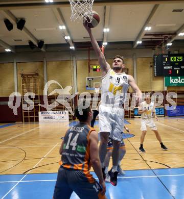 Basketball OEBV Cup. Austria Cup. Woerthersee Piraten gegen Klosterneuburg Dukes. Ziga Erculj (Piraten), Valentin Bauer (Klosterneuburg). Klagenfurt, am 11.12.2019.
Foto: Kuess
www.qspictures.net

---
pressefotos, pressefotografie, kuess, qs, qspictures, sport, bild, bilder, bilddatenbank