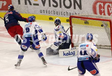 EBEL. Eishockey Bundesliga. EC VSV gegen EC Red Bull Salzburg.  Kevin Schmidt, Brandon Maxwell, Jamie Fraser (VSV), Thomas Raffl  (Salzburg). Villach, am 13.12.2019.
Foto: Kuess
www.qspictures.net
---
pressefotos, pressefotografie, kuess, qs, qspictures, sport, bild, bilder, bilddatenbank