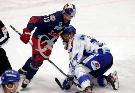 EBEL. Eishockey Bundesliga. EC VSV gegen EC Red Bull Salzburg.  Miika Lahti,  (VSV), Michael Schiechl (Salzburg). Villach, am 13.12.2019.
Foto: Kuess
www.qspictures.net
---
pressefotos, pressefotografie, kuess, qs, qspictures, sport, bild, bilder, bilddatenbank